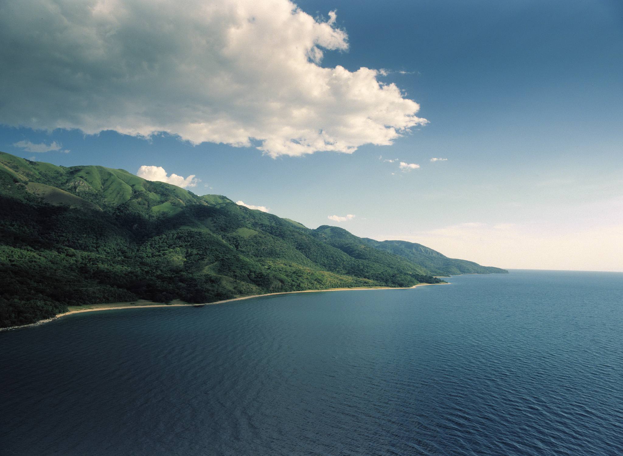 Lake_Tanganyika_Mahale_Mountains_11